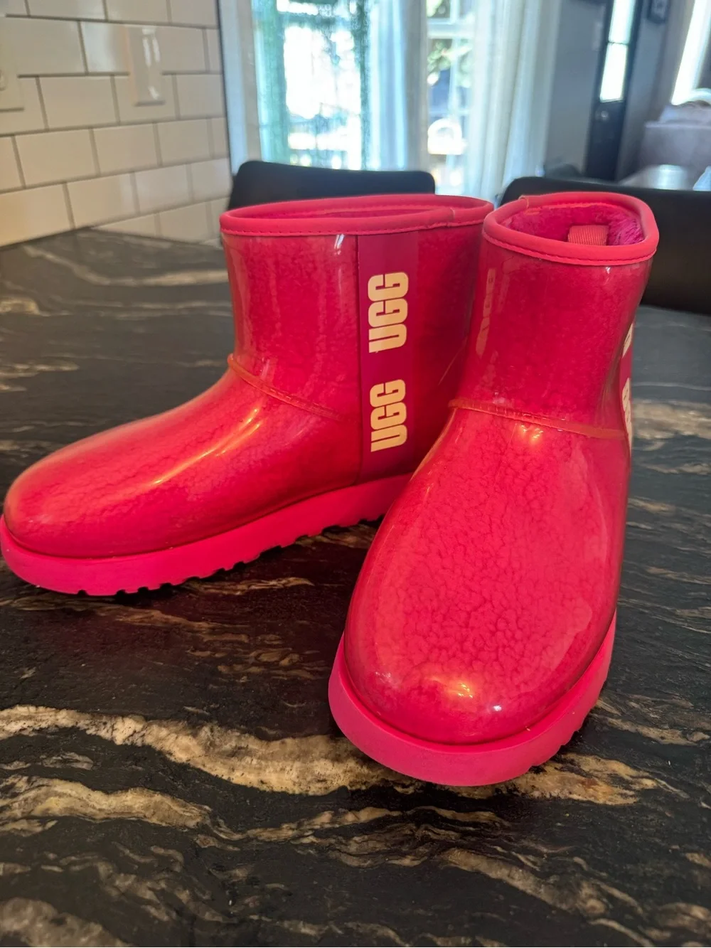 UGG vibrant pink